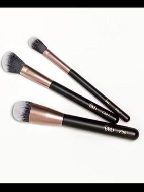 BYOD 3-Piece FACE Makeup Brush Set for Foundation blush highlighter brushes NEW!